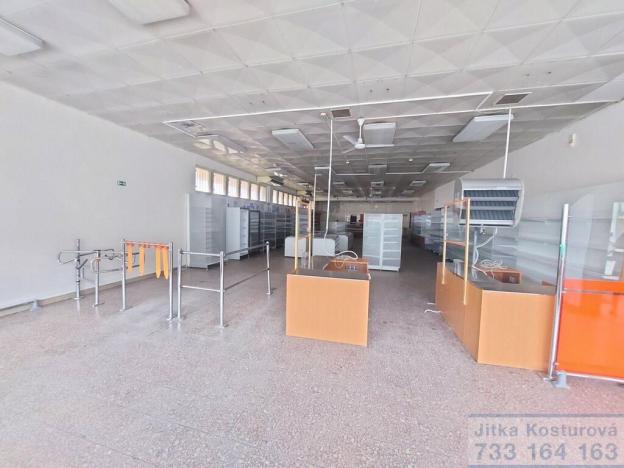 Pronájem obchodního prostoru, Krnov - Pod Bezručovým vrchem, Revoluční, 880 m2