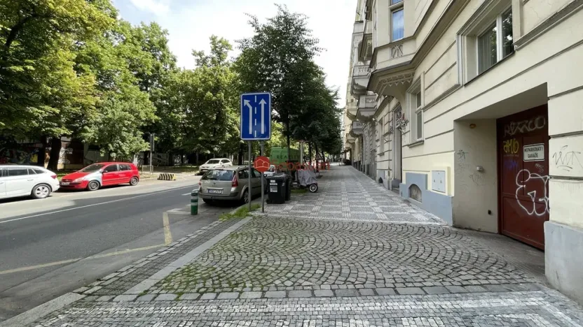 Pronájem garáže, Praha - Vinohrady, Ruská, 16 m2