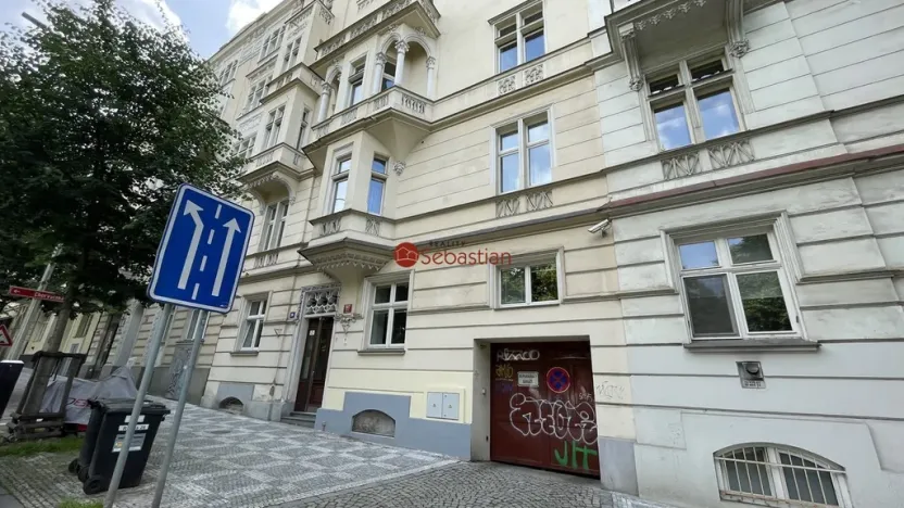 Pronájem garáže, Praha - Vinohrady, Ruská, 16 m2