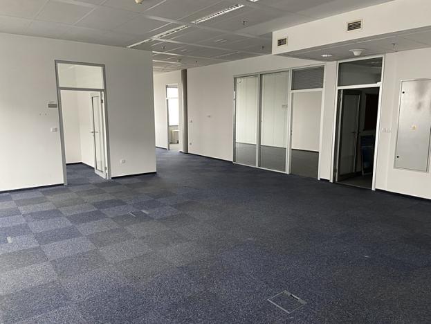 Pronájem kanceláře, Praha - Prosek, Prosecká, 840 m2