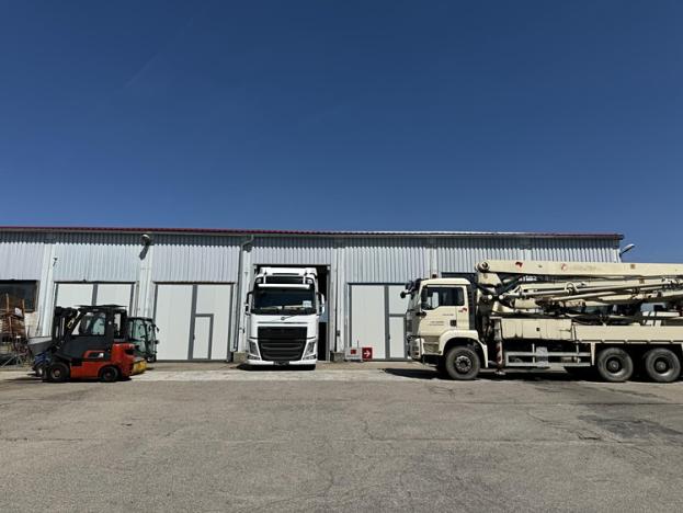 Pronájem komerčního pozemku, Holubice, 2000 m2