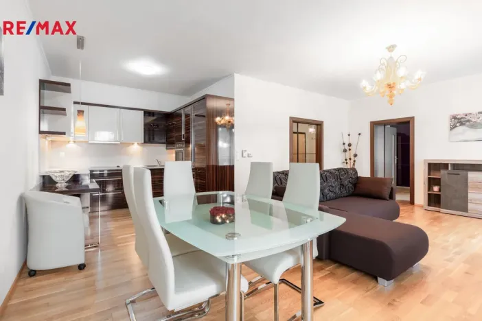 Prodej bytu 2+kk, Karlovy Vary, Libušina, 70 m2