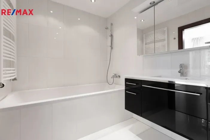 Prodej bytu 2+kk, Karlovy Vary, Libušina, 70 m2