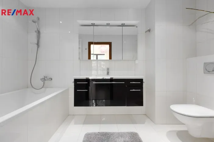 Prodej bytu 2+kk, Karlovy Vary, Libušina, 70 m2