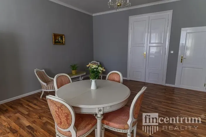 Prodej historického objektu, Telč, náměstí Zachariáše z Hradce, 800 m2