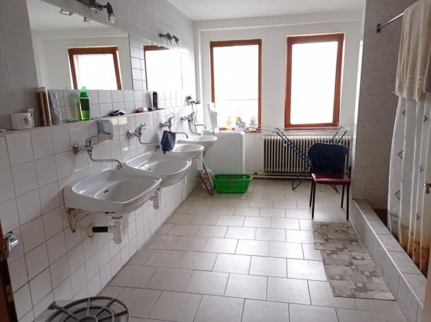 Prodej výrobních prostor, Mikulov, 4954 m2