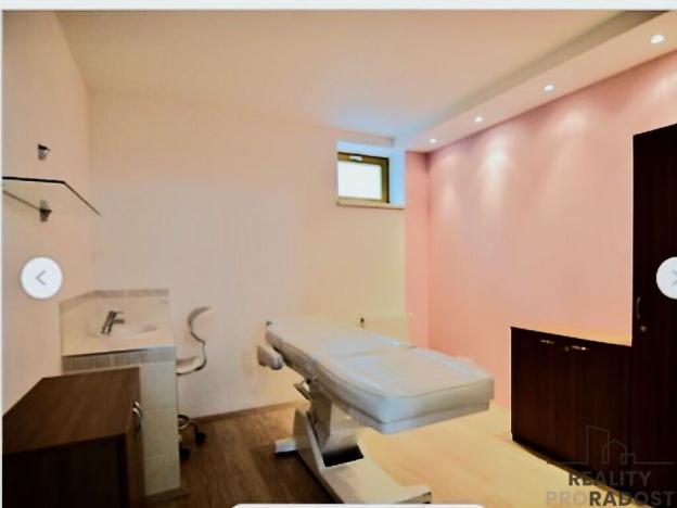 Prodej obchodního prostoru, Praha - Žižkov, Jeseniova, 107 m2