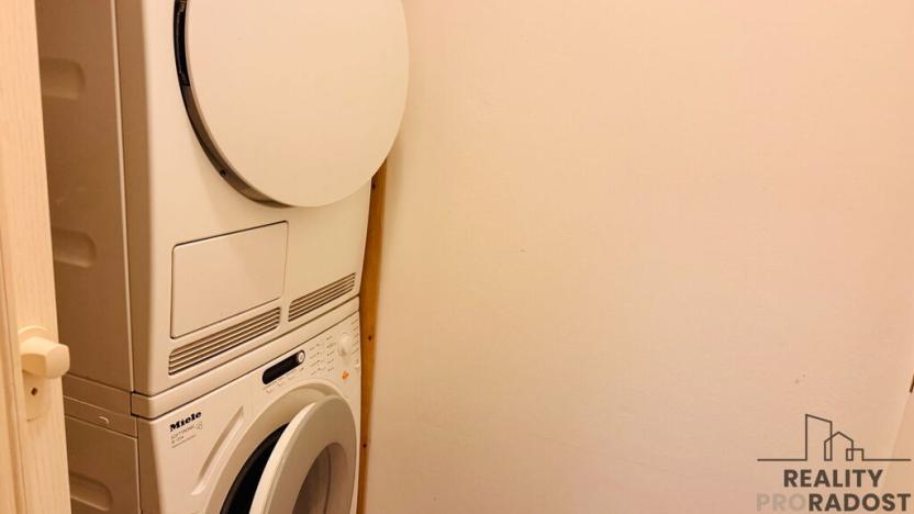 Prodej obchodního prostoru, Praha - Žižkov, Jeseniova, 107 m2