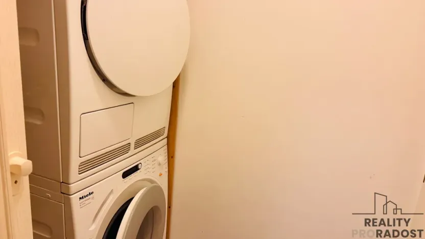 Prodej obchodního prostoru, Praha - Žižkov, Jeseniova, 107 m2