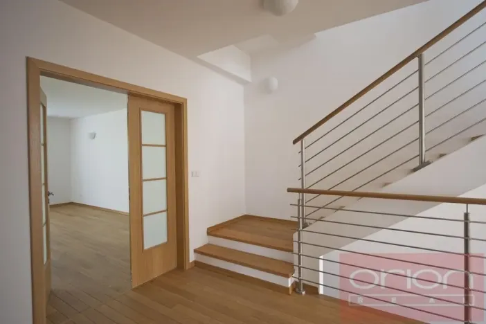 Pronájem rodinného domu, Praha - Jinonice, U dětského hřiště, 350 m2