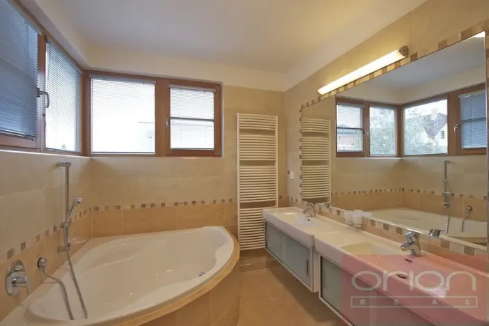 Pronájem rodinného domu, Praha - Jinonice, U dětského hřiště, 350 m2