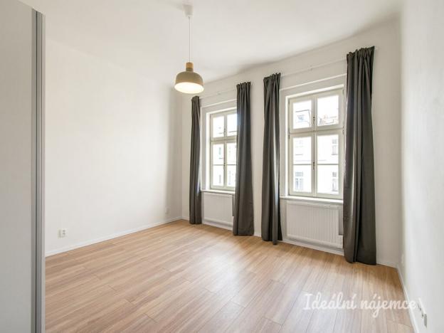 Pronájem bytu 1+kk, Praha - Karlín, Hybešova, 33 m2