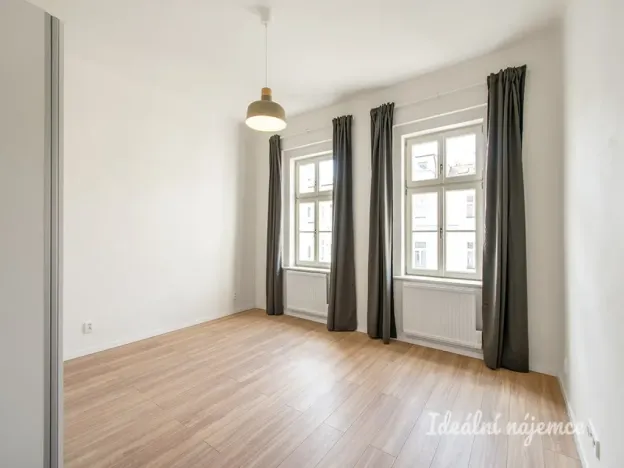 Pronájem bytu 1+kk, Praha - Karlín, Hybešova, 33 m2