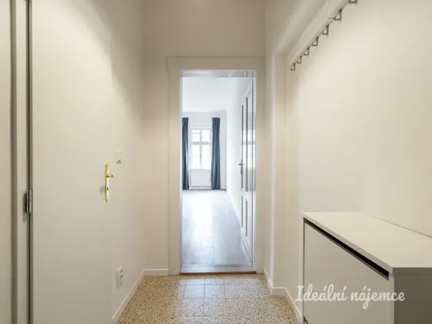 Pronájem bytu 1+1, Praha - Karlín, Hybešova, 33 m2