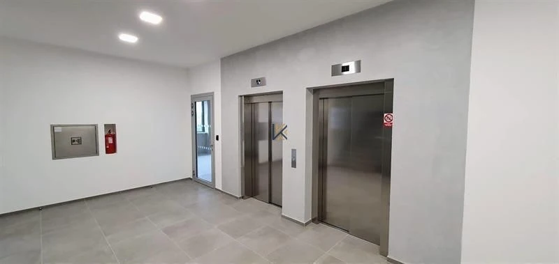 Pronájem kanceláře, Praha - Vysočany, Poděbradská, 199 m2