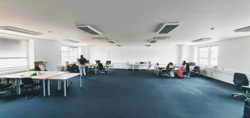 Pronájem kanceláře, Praha - Karlín, Sokolovská, 321 m2