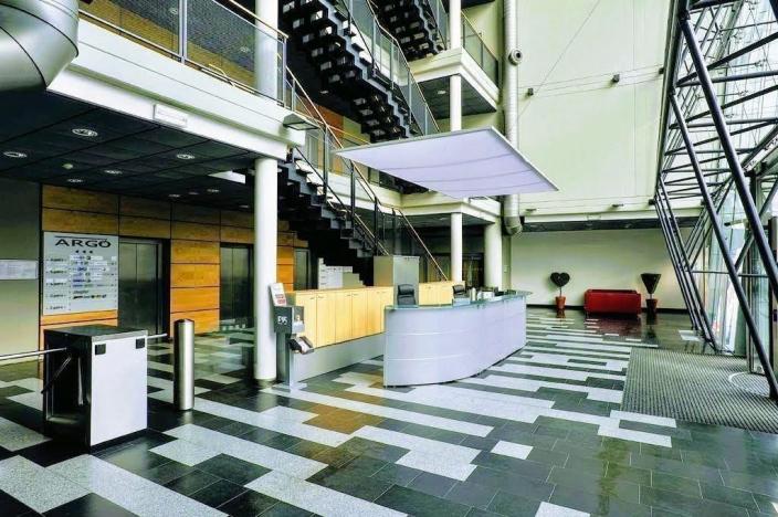 Pronájem kanceláře, Praha - Vokovice, Evropská, 2200 m2