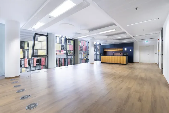Pronájem kanceláře, Praha - Karlín, Karolinská, 886 m2