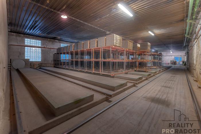 Prodej výrobních prostor, Moravský Krumlov, Pod Leskounem, 2555 m2