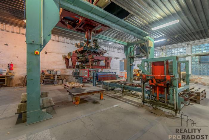 Prodej výrobních prostor, Moravský Krumlov, Pod Leskounem, 2555 m2