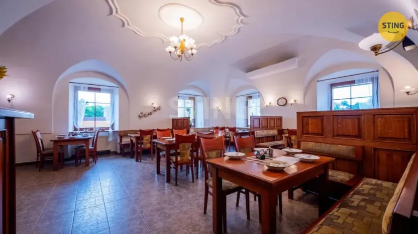 Prodej restaurace, Paskov, Náměstí, 500 m2
