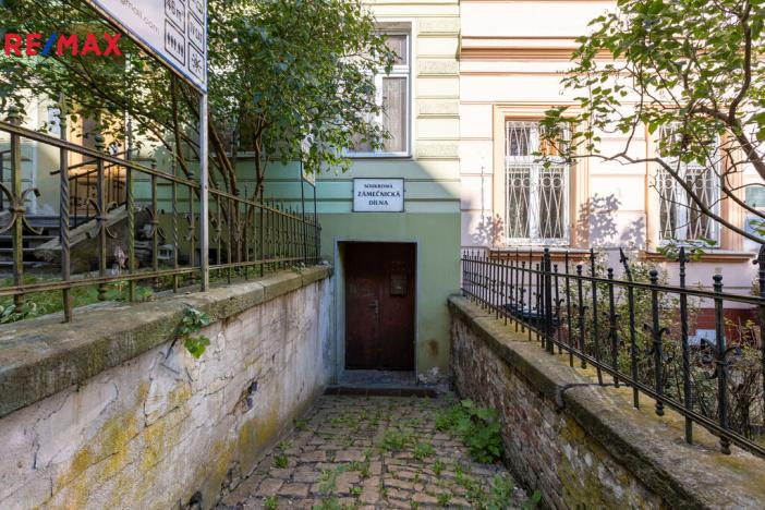 Prodej obchodního prostoru, Karlovy Vary, Svahová, 446 m2