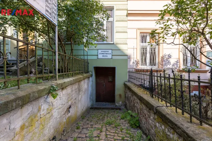 Prodej obchodního prostoru, Karlovy Vary, Svahová, 446 m2