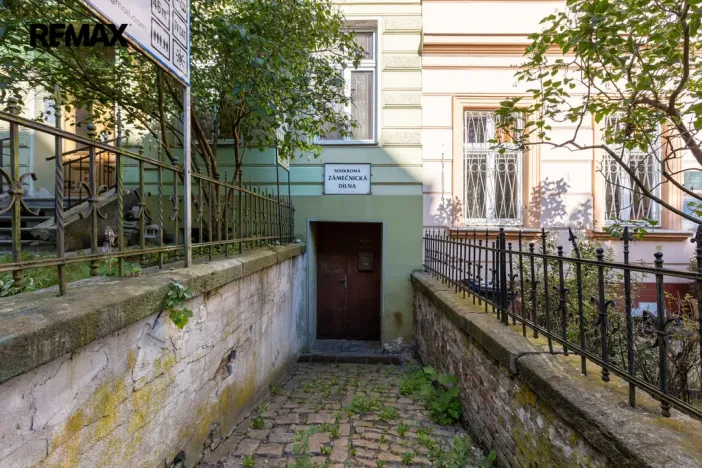 Prodej obchodního prostoru, Karlovy Vary, Svahová, 446 m2