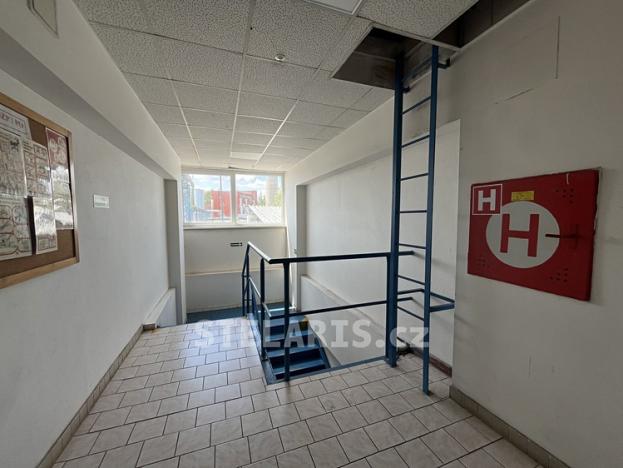 Pronájem výrobních prostor, Benešov, Černoleská, 3000 m2