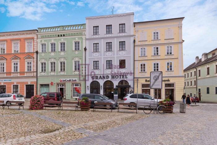 Pronájem obchodního prostoru, Jindřichův Hradec - Jindřichův Hradec I, nám. Míru, 160 m2