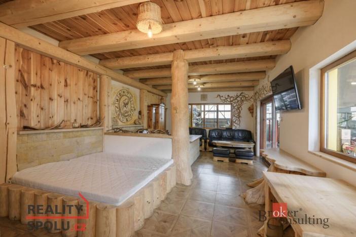 Prodej komerční nemovitosti, Doksy, Valdštejnská, 498 m2