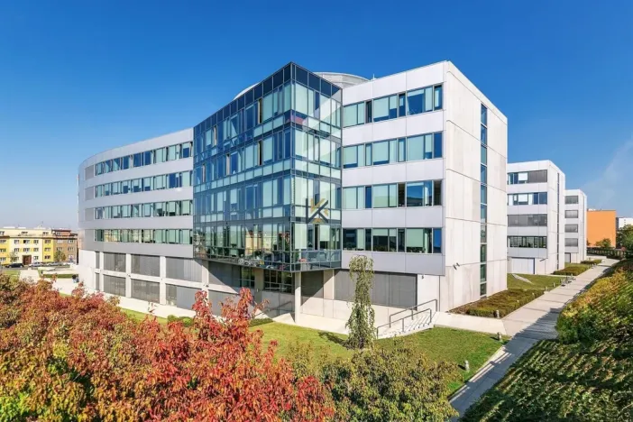 Pronájem kanceláře, Praha - Nusle, Na hřebenech II, 1180 m2