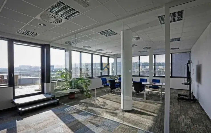 Pronájem kanceláře, Praha - Libeň, Českomoravská, 708 m2