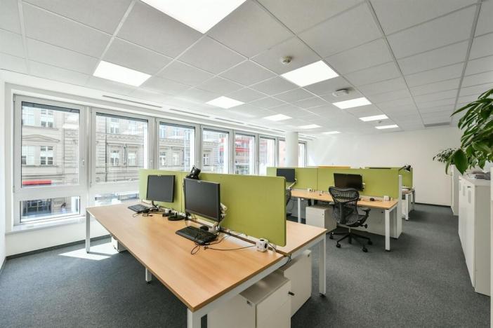 Pronájem kanceláře, Praha - Smíchov, Plzeňská, 439 m2