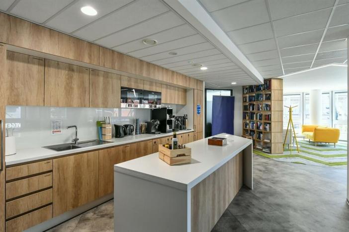 Pronájem kanceláře, Praha - Smíchov, Plzeňská, 730 m2