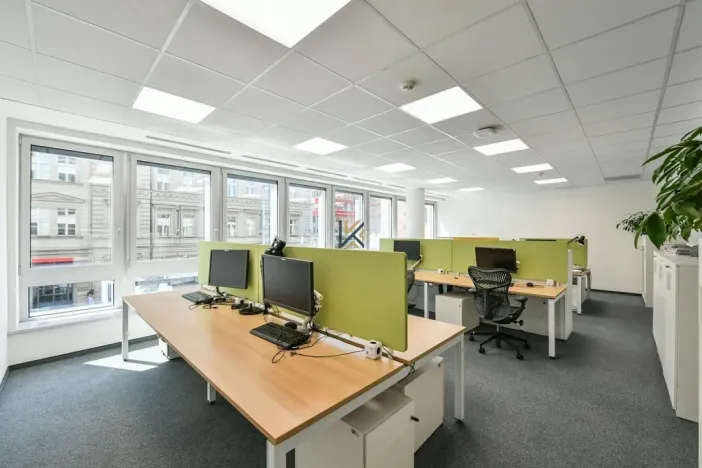 Pronájem kanceláře, Praha - Smíchov, Plzeňská, 730 m2