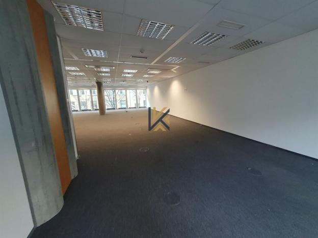 Pronájem kanceláře, Praha - Karlín, Thámova, 321 m2