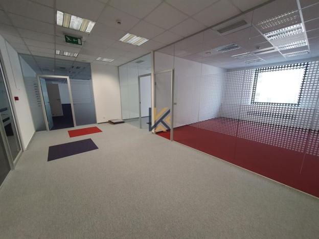 Pronájem kanceláře, Praha - Karlín, Thámova, 235 m2