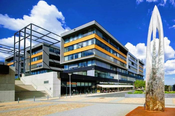 Pronájem kanceláře, Praha - Stodůlky, náměstí Junkových, 2427 m2