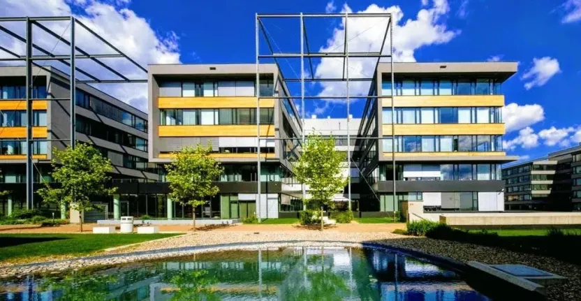 Pronájem kanceláře, Praha - Stodůlky, náměstí Junkových, 2427 m2