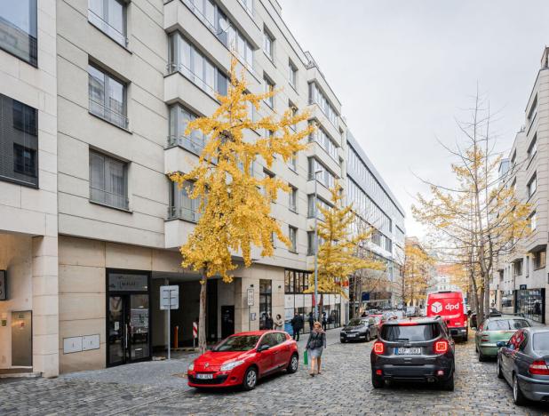 Pronájem garážového stání, Praha - Smíchov, Karla Engliše, 13 m2