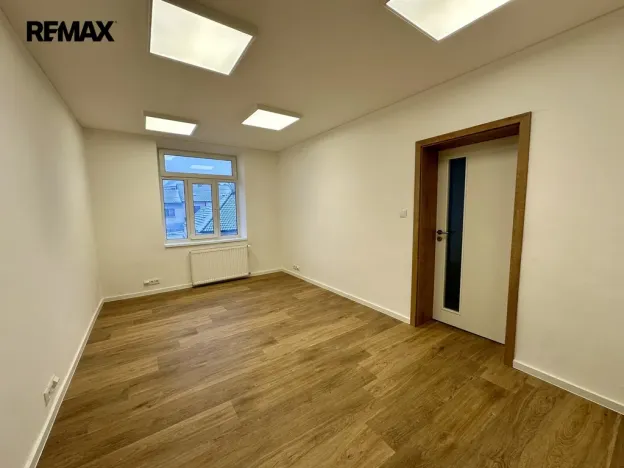 Pronájem kanceláře, Třebíč - Stařečka, Sucheniova, 162 m2