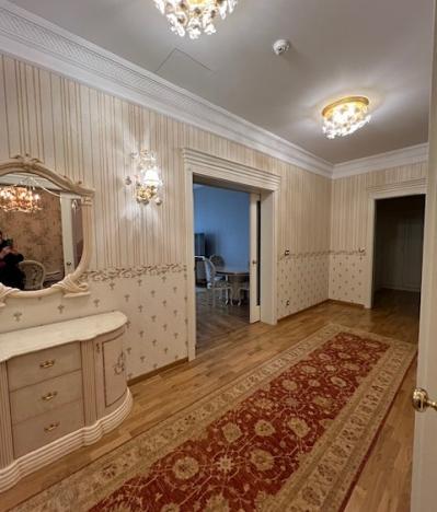 Prodej bytu 4+1, Karlovy Vary, Divadelní náměstí, 145 m2