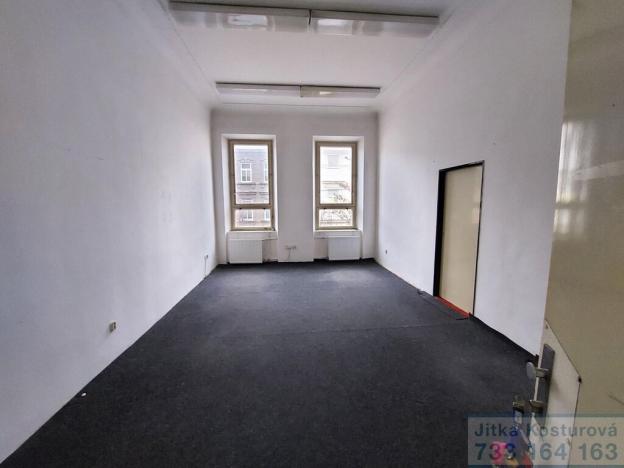 Pronájem kanceláře, Krnov - Pod Bezručovým vrchem, Hlubčická, 22 m2