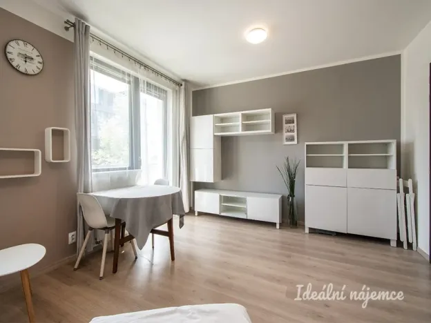 Pronájem bytu 1+kk, Praha - Jinonice, Kačírkova, 31 m2