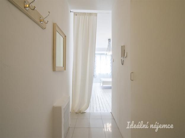 Pronájem bytu 1+kk, Praha - Holešovice, Jankovcova, 28 m2