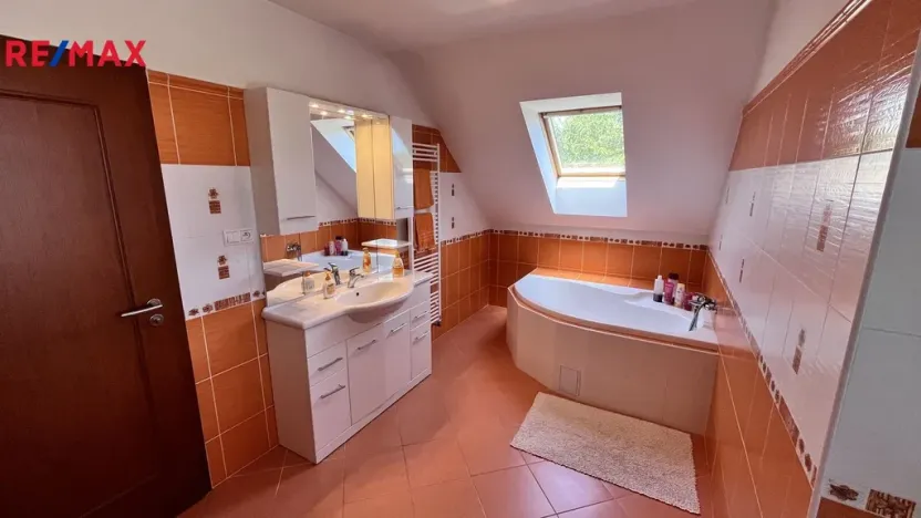 Prodej rodinného domu, Bácovice, 142 m2