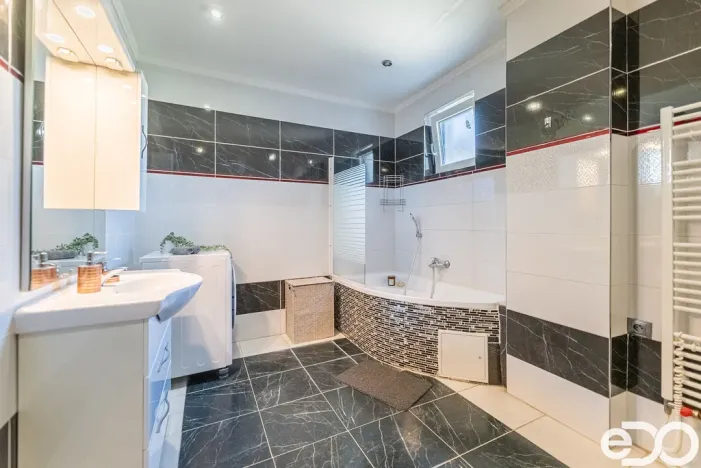 Prodej rodinného domu, Sezemice, Komenského, 190 m2