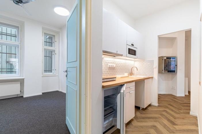 Pronájem kanceláře, Praha - Smíchov, Janáčkovo nábřeží, 187 m2