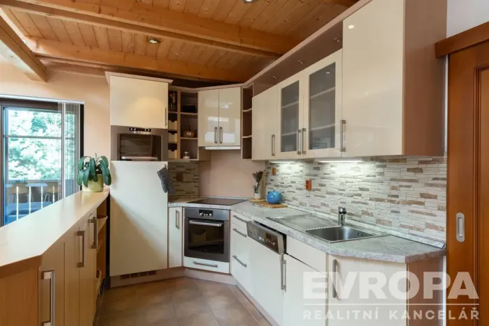 Prodej ubytování, Vrchlabí - Hořejší Vrchlabí, Na stráni, 230 m2